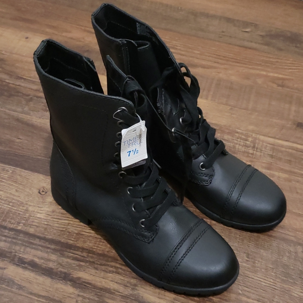 NWT Lace Up Boots